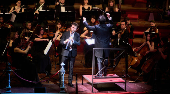 Amsterdam’ın tarihi konser salonuna davetli ilk Türk filarmoni orkestrası, ayakta alkışlandı
